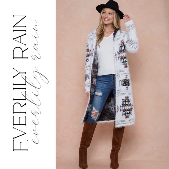 LAST ONE! Soft & Fuzzy Aztec Print Cardigan - Picture 4 of 12